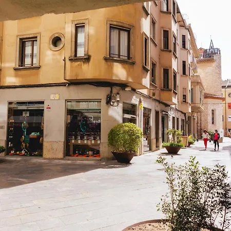 Bravissimo Hortes, 3-bedroom Centre Apartment *